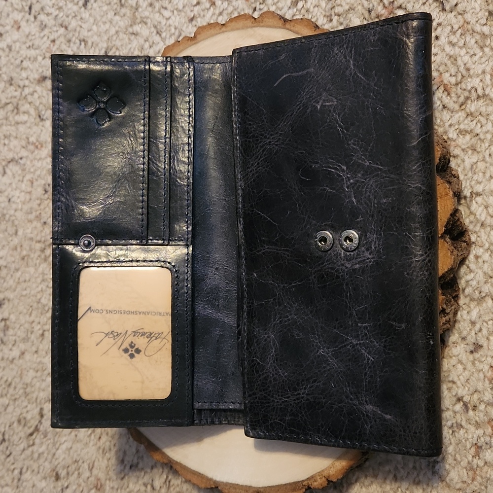 Patricia Nash Black Leather Flower Design Distressed Tri-Fold Wallet - Picture 4 of 9